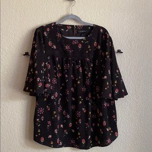 Lane Bryant: NWOT Blk Floral Top w/Flutter Sleeves